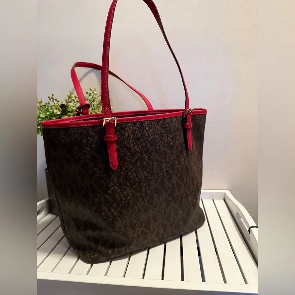 Michael Kors mk signature